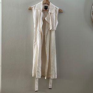 Linen Vince Camuto sleeveless trench